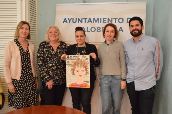 Laura Bustos, alumna de 2º de E.S.O del IES Mediterráneo, ganadora del concurso de carteles para el 8 de marzo