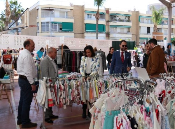 La I Feria de Outlet de Almuñécar ha recibido la visita de casi 2.000 personas