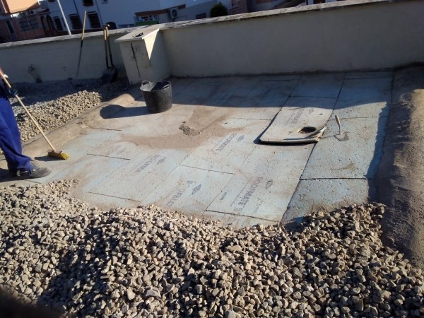 El área de Mantenimiento del Consistorio de Motril acomete obras en los centros escolares para evitar goteras