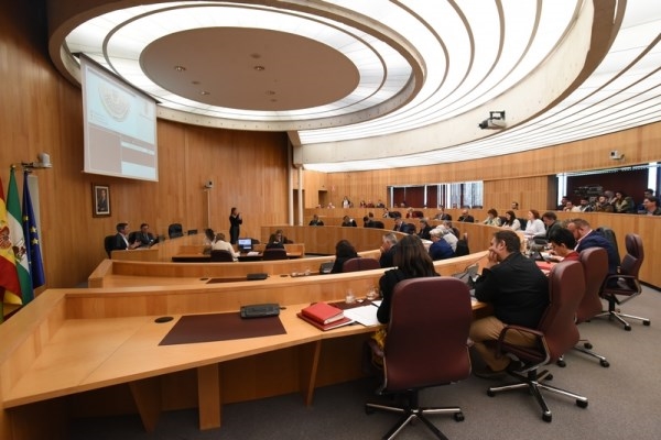 Diputación pondrá en marcha un sistema innovador de reciclaje de plásticos más eficiente para la planta de Alhendín