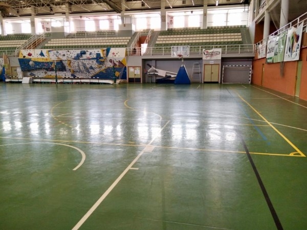 Motril cierra el albergue habilitado en  el pabellón municipal y traslada a los usuarios a alojamientos más idóneos