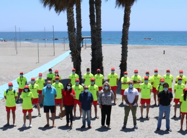 Almuñécar pone en marcha el servicio vigilancia y socorrismo en las playas