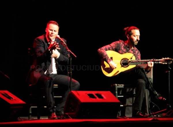 El cantaor Juan Pinilla ofreció una noche magistral de flamenco en Almuñécar