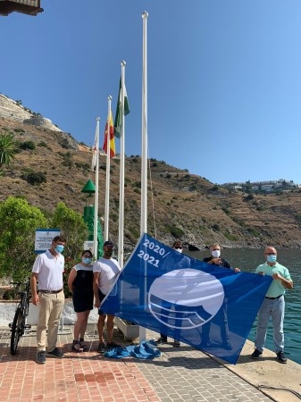 El Puerto Deportivo Marina del Este iza un año más el galardón de la Bandera Azul