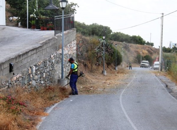 El Consistorio sexitano sigue adelante con la campaña de limpieza y desbroce de caminos rurales