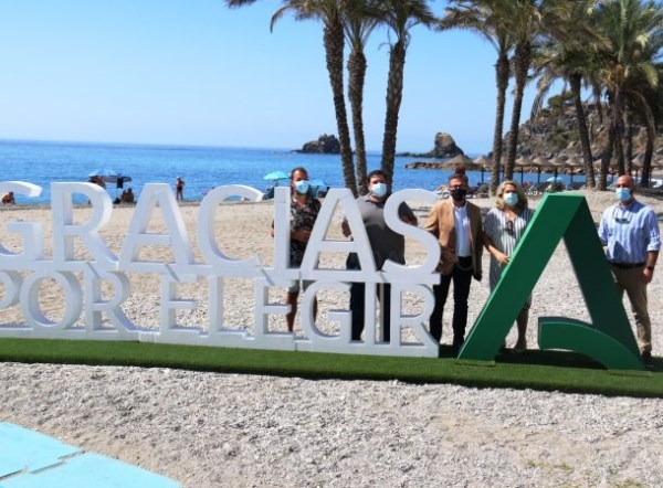 El delegado de Turismo de la Junta en Granada, Gustavo Rodríguez, dice que se ha salvado la temporada