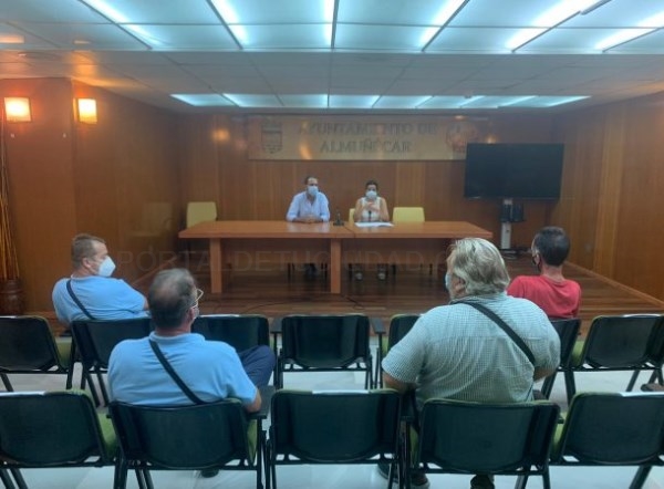 Ayuntamiento de Almuñécar coordina con los conserjes municipales de colegios las competencias y funciones