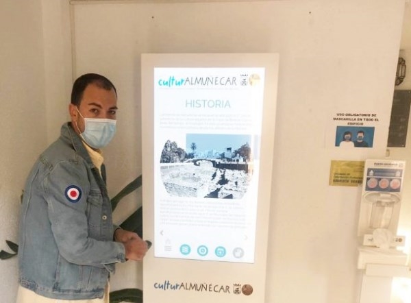 El Ayuntamiento de Almuñécar difunde la actividad cultural a golpe de dedo