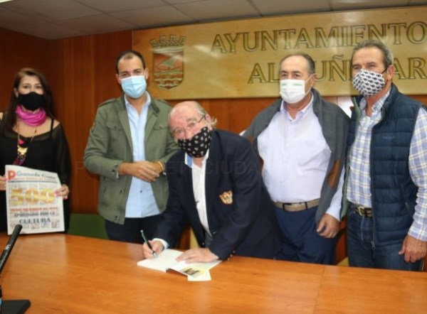 Silvio Rodríguez presentó su libro “Memorias del Pueblo Blanco” en Almuñécar
