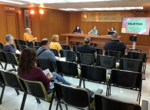 Almuñécar celebra charla-informativa con las AMPAS de los centros educativos locales sobre los protocolos a seguir si se detectan casos de Covid-19