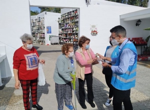 Almuñécar destaca y agradece el buen comportamiento de los vecinos en los cementerios sexitanos
