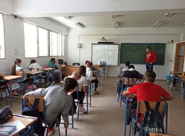 Estudiantes de Almuñécar conocen y trabajan la “eficiencia energética” en su centros educativos