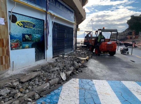 Almuñécar rehabilita y mejora la urbanización del acerado de la plaza de Abderramán o San Cristóbal