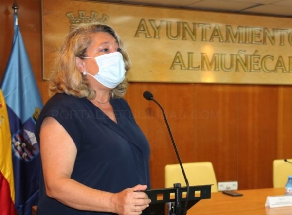 La alcaldesa Trinidad Herrera pide a los vecinos de Almuñécar y La Herradura que extremen las precauciones ante el aumento de casos positivos por la C
