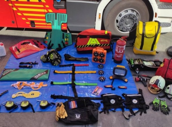 Los Bomberos de Almuñécar reciben nuevas herramientas para actuaciones especiales y de protección individual