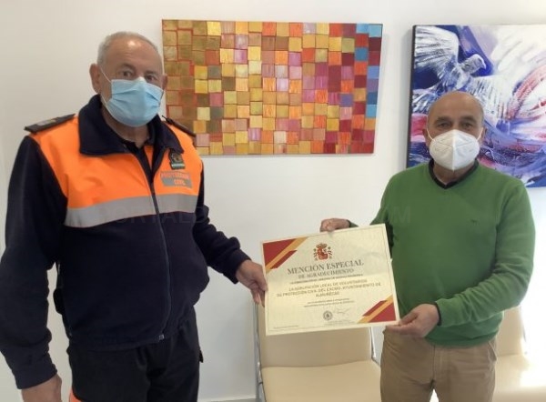 La Subdelegación del Gobierno reconoce con la entrega de una mención especial la labor de Protección Civil de Almuñécar durante la pandemia del Covid-