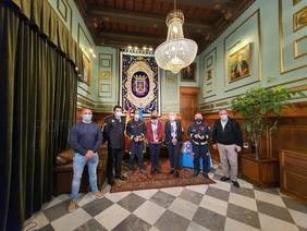 La alcaldesa ensalza el espíritu de servicio durante la entrega de medallas del cuerpo de extinción de incendios