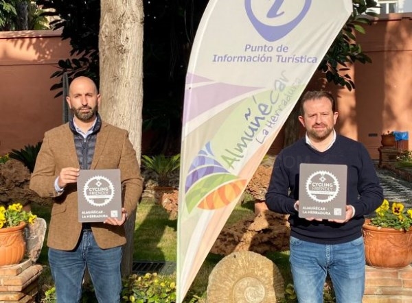 El destino Almuñécar La Herradura pone en marcha la señalización para el cicloturismo con Cycling Friendly