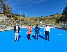 Los vecinos de La Garnatilla ven cumplida su reivindicación y estrenan su primera pista deportiva y de ocio