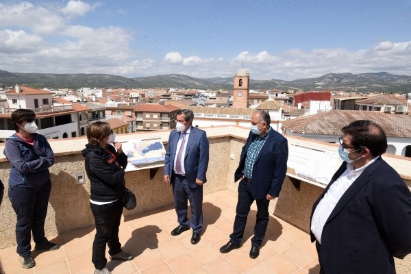 El presidente visita el Centro de Interpretación “Torre de la Alquería” de Huétor Tájar y la cooperativa de espárragos Centro Sur