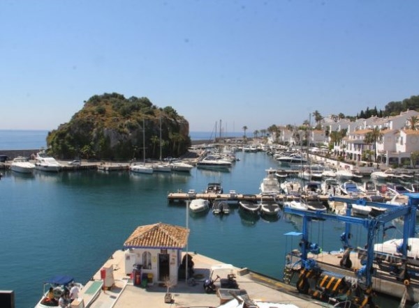 Turismo de Almuñécar promociona el complejo del puerto deportivo “Marina del Este” tras reapertura provincial en Andalucía