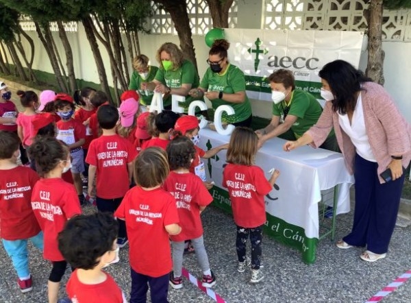 El Colegio Público Virgen de la Antigua de Almuñécar celebró con éxito una jornada deportiva y solidaria a beneficio de AECC