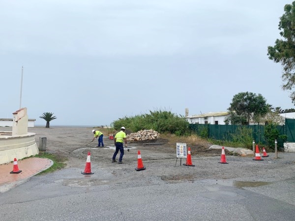 Los empresarios de las playas de Granada piden una solución urgente al cierre rodado de las playas de Poniente y El Cable en Motril.