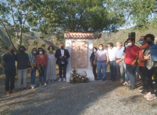 Vecinos del Pago El Cerval y la Tenencia de Alcaldía de La Herradura saldan un compromiso con las personas que colaboraron en levantar la ermita en la