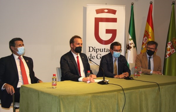 La Diputación de Granada propicia un encuentro entre empresarios y el Ministerio de Turismo