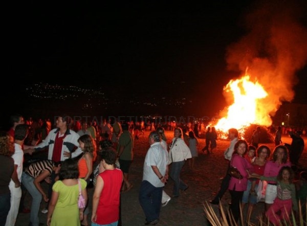Almuñécar RECUERDA Bando Municipal prohibiendo las tradicionales hogueras, acampadas, concentraciones y botellones la Noche de San Juan ante la situac