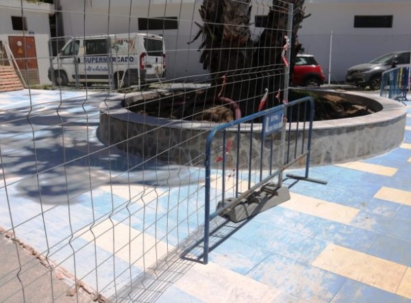 Almuñécar paraliza los trabajos de renovación del acerado en China Gorda hasta septiembre
