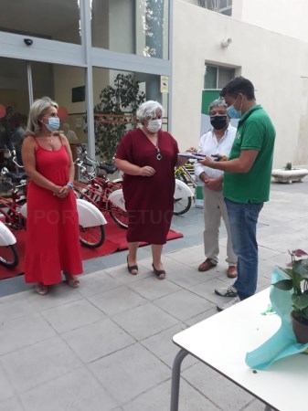 La Fundación Alberto Contador dona doce bicicletas a la Residencia Rodríguez Penalva de Diputación