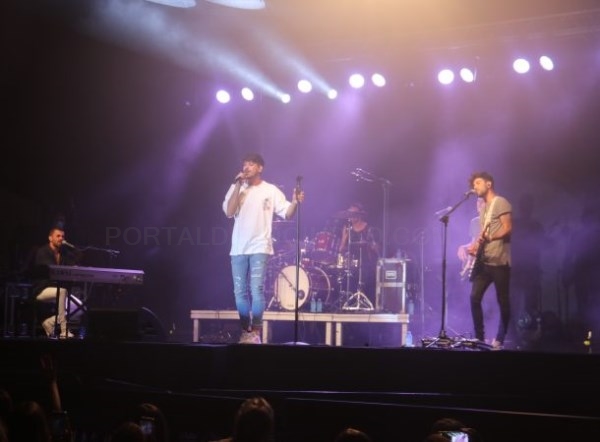 Cepeda abrió con éxito el calendario de conciertos de las fiestas patronales de Almuñécar