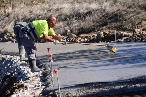 Diputación destina 2 millones de euros a la  mejora de los caminos entre los pequeños núcleos de población de los municipios
