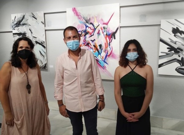 La Casa de la Cultura de Almuñécar inaugura la exposición colectiva de pintura y escultura “Transversales”