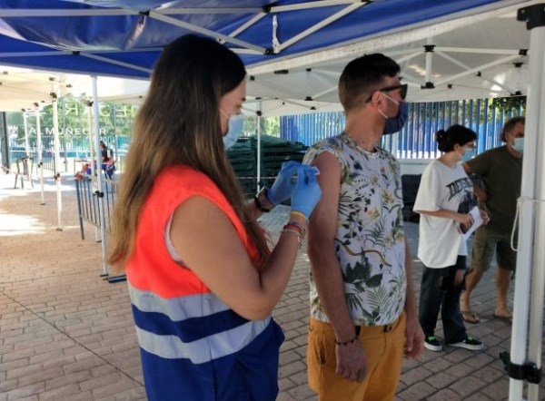 Salud realizará este viernes una nueva jornada de vacunación sin cita previa contra la Covid-19 en Almuñécar
