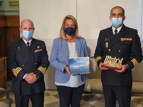 La alcaldesa ensalza la presencia en Motril de la fragata Reina Sofía en el 450 aniversario de la Batalla de Lepanto