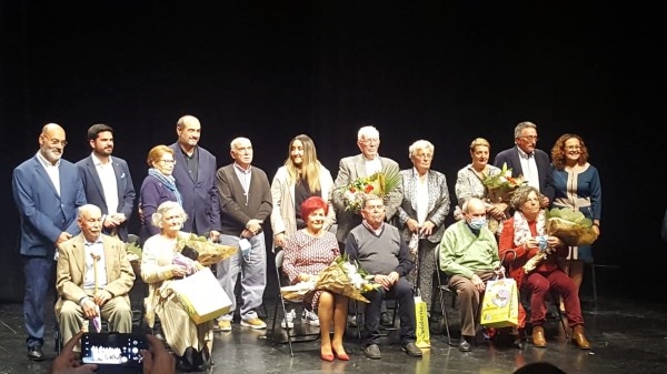 HOMENAJE A LOS MAYORES QUE CUMPLEN SUS BODAS DE ORO