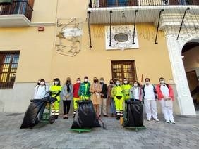 Doce nuevos trabajadores refuerzan el servicio de limpieza de Motril