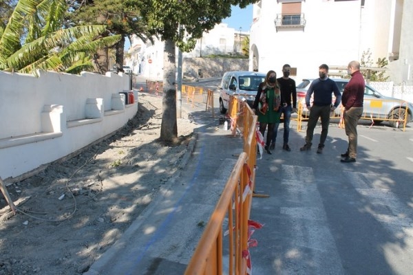 Iniciados los trabajos para el arreglo del acerado del Portichuelo
