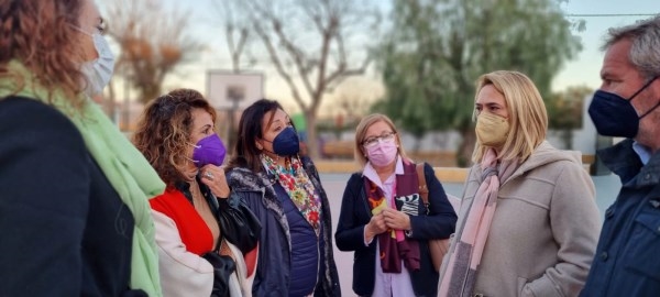 La presidenta del PP de Motril reconoce la importante labor social de la Escuela Ave María de Santa Adela