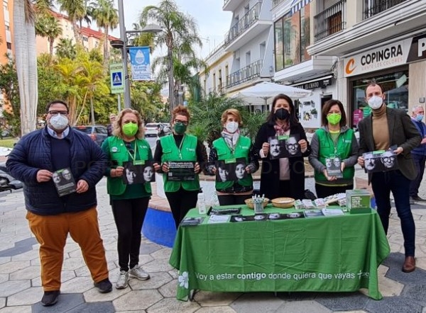 AECC Almuñécar conmemoró hoy el Día Internacional contra el Cáncer con una mesa informativa
