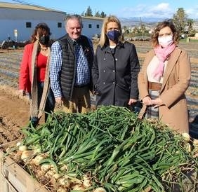 La alcaldesa ubica los cultivos de huerta en el contexto de la generación de empleo en el municipio motrileño