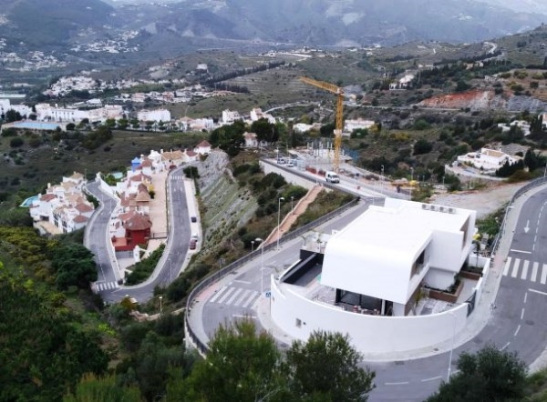 El Ayuntamiento de Almuñécar rendirá homenaje a las profesiones sanitarias dando nombre a una avenida
