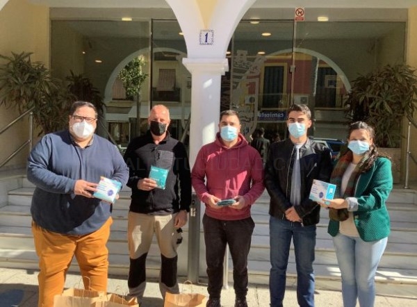 El Ayuntamiento de Almuñécar hace entrega de casi medio millar de mascarillas FFP2 a las bandas locales de música
