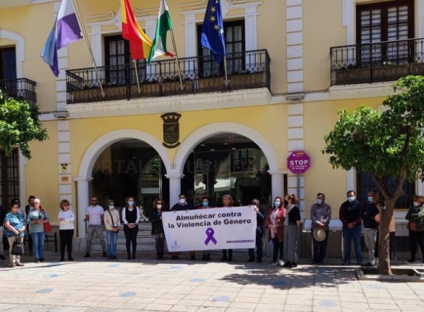 Almuñécar guarda cinco minutos de silencio por las víctimas de Violencia de Género