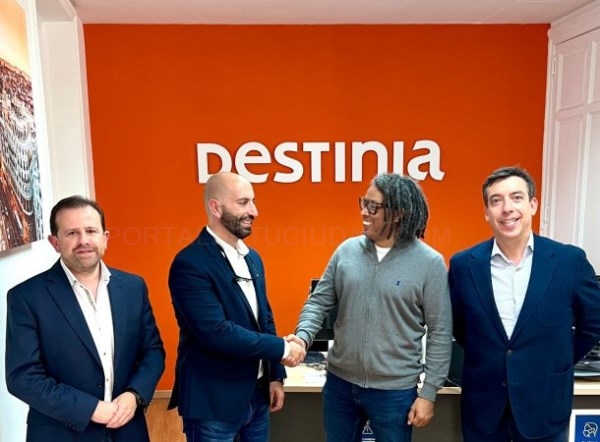 El Patronato de Turismo de Almuñécar y Destinia acuerdan una promoción turística en los canales TV5 y Cuatro