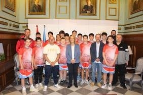 La alcaldesa felicita al CB Costa Motril reconociendo su labor en el deporte motrileño