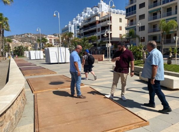 Almuñécar instala un mercadillo artesanal con 30 puestos en el paseo de San Cristóbal