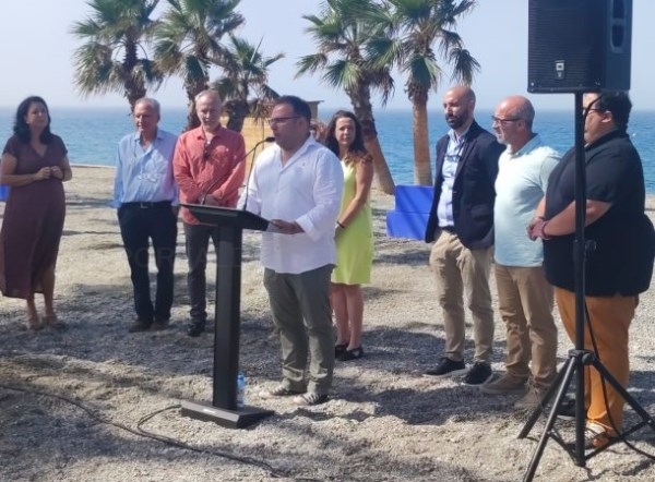 La Herradura inaugura un corazón escultórico como elemento que ayude a difundir la localidad en las redes sociales.